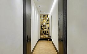 Orefici Place